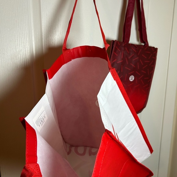 Lululemon Red & White Reusable Shopping Bags Set Of 2 Large & Small EUC - Picture 2 of 4